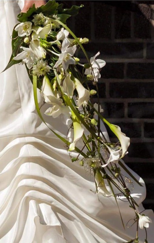 Vlak lanthaan gewelddadig Waterval-bruidsboeket -trouwboeket-online-bestellen-bloemist-Westland-Rotterdam-DenHaag-Naaldwijk-Naaldwijk-Delft